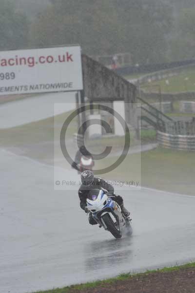 Mallory park Leicestershire;Mallory park photographs;Motorcycle action photographs;event digital images;eventdigitalimages;mallory park;no limits trackday;peter wileman photography;trackday;trackday digital images;trackday photos