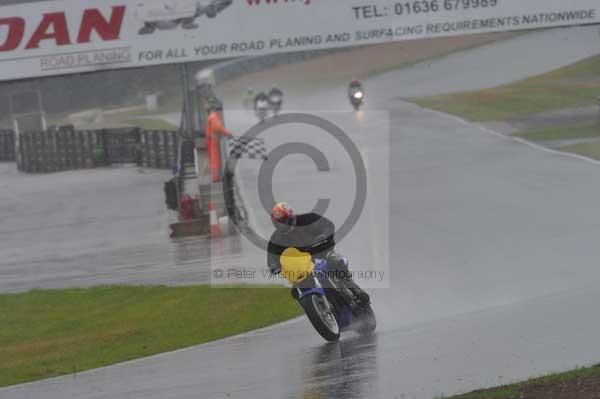 Mallory park Leicestershire;Mallory park photographs;Motorcycle action photographs;event digital images;eventdigitalimages;mallory park;no limits trackday;peter wileman photography;trackday;trackday digital images;trackday photos