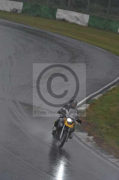 Mallory park Leicestershire;Mallory park photographs;Motorcycle action photographs;event digital images;eventdigitalimages;mallory park;no limits trackday;peter wileman photography;trackday;trackday digital images;trackday photos