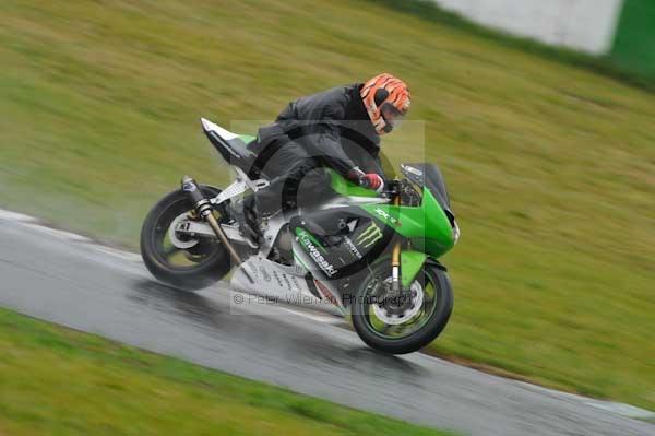 Mallory park Leicestershire;Mallory park photographs;Motorcycle action photographs;event digital images;eventdigitalimages;mallory park;no limits trackday;peter wileman photography;trackday;trackday digital images;trackday photos