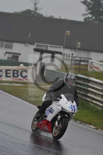 Mallory park Leicestershire;Mallory park photographs;Motorcycle action photographs;event digital images;eventdigitalimages;mallory park;no limits trackday;peter wileman photography;trackday;trackday digital images;trackday photos