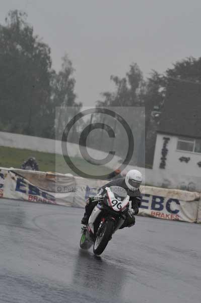 Mallory park Leicestershire;Mallory park photographs;Motorcycle action photographs;event digital images;eventdigitalimages;mallory park;no limits trackday;peter wileman photography;trackday;trackday digital images;trackday photos