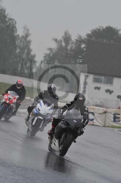 Mallory park Leicestershire;Mallory park photographs;Motorcycle action photographs;event digital images;eventdigitalimages;mallory park;no limits trackday;peter wileman photography;trackday;trackday digital images;trackday photos