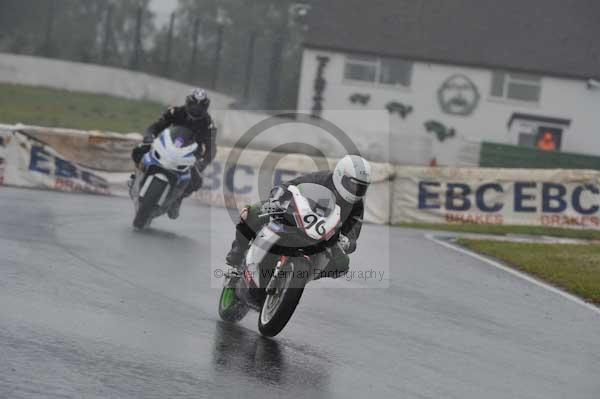 Mallory park Leicestershire;Mallory park photographs;Motorcycle action photographs;event digital images;eventdigitalimages;mallory park;no limits trackday;peter wileman photography;trackday;trackday digital images;trackday photos