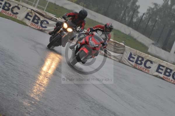 Mallory park Leicestershire;Mallory park photographs;Motorcycle action photographs;event digital images;eventdigitalimages;mallory park;no limits trackday;peter wileman photography;trackday;trackday digital images;trackday photos