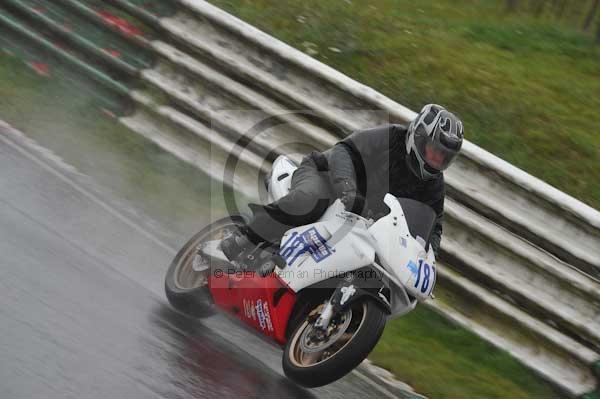 Mallory park Leicestershire;Mallory park photographs;Motorcycle action photographs;event digital images;eventdigitalimages;mallory park;no limits trackday;peter wileman photography;trackday;trackday digital images;trackday photos
