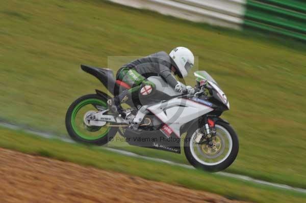 Mallory park Leicestershire;Mallory park photographs;Motorcycle action photographs;event digital images;eventdigitalimages;mallory park;no limits trackday;peter wileman photography;trackday;trackday digital images;trackday photos