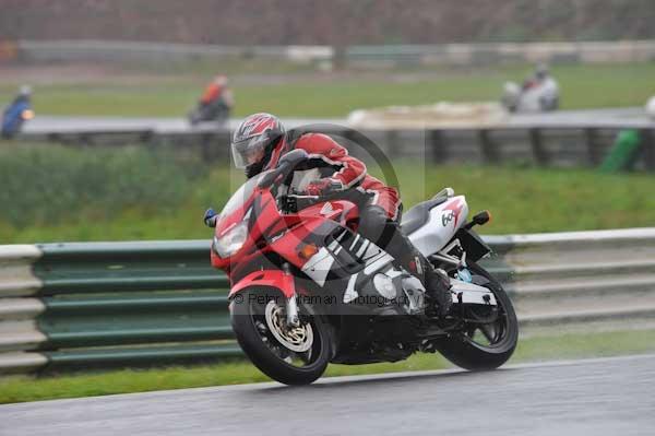 Mallory park Leicestershire;Mallory park photographs;Motorcycle action photographs;event digital images;eventdigitalimages;mallory park;no limits trackday;peter wileman photography;trackday;trackday digital images;trackday photos