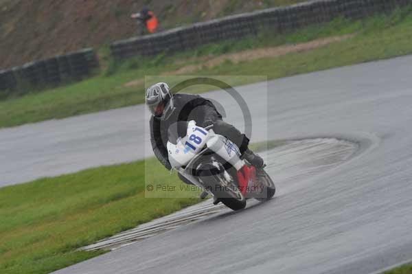 Mallory park Leicestershire;Mallory park photographs;Motorcycle action photographs;event digital images;eventdigitalimages;mallory park;no limits trackday;peter wileman photography;trackday;trackday digital images;trackday photos