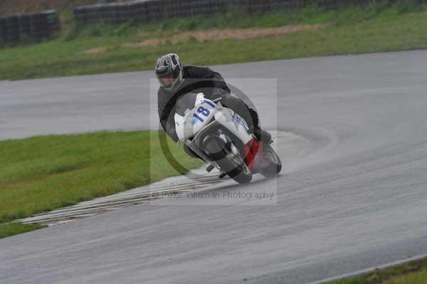 Mallory park Leicestershire;Mallory park photographs;Motorcycle action photographs;event digital images;eventdigitalimages;mallory park;no limits trackday;peter wileman photography;trackday;trackday digital images;trackday photos