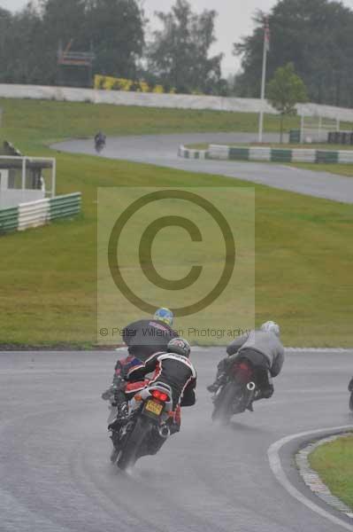 Mallory park Leicestershire;Mallory park photographs;Motorcycle action photographs;event digital images;eventdigitalimages;mallory park;no limits trackday;peter wileman photography;trackday;trackday digital images;trackday photos
