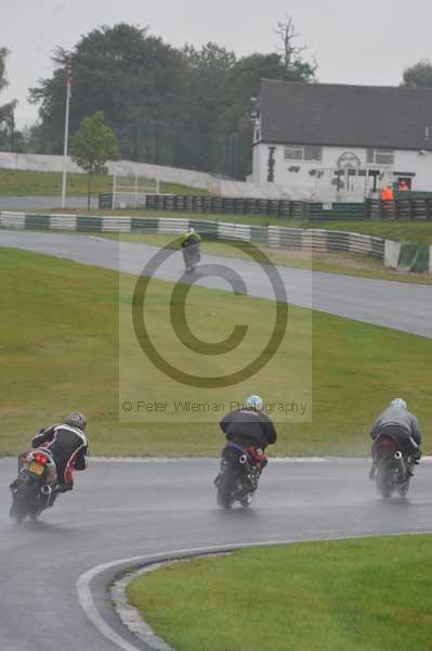Mallory park Leicestershire;Mallory park photographs;Motorcycle action photographs;event digital images;eventdigitalimages;mallory park;no limits trackday;peter wileman photography;trackday;trackday digital images;trackday photos