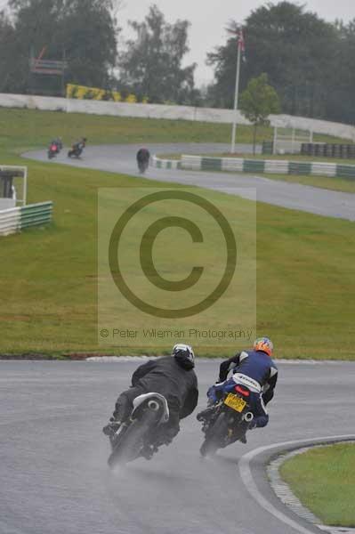 Mallory park Leicestershire;Mallory park photographs;Motorcycle action photographs;event digital images;eventdigitalimages;mallory park;no limits trackday;peter wileman photography;trackday;trackday digital images;trackday photos