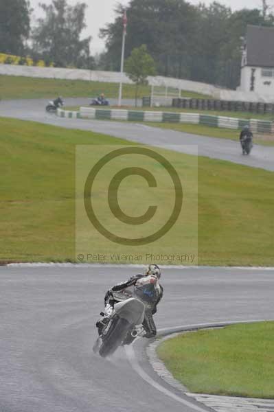 Mallory park Leicestershire;Mallory park photographs;Motorcycle action photographs;event digital images;eventdigitalimages;mallory park;no limits trackday;peter wileman photography;trackday;trackday digital images;trackday photos