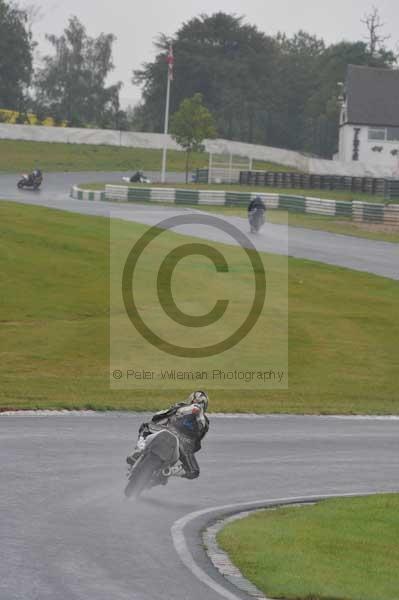 Mallory park Leicestershire;Mallory park photographs;Motorcycle action photographs;event digital images;eventdigitalimages;mallory park;no limits trackday;peter wileman photography;trackday;trackday digital images;trackday photos