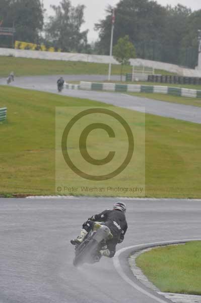 Mallory park Leicestershire;Mallory park photographs;Motorcycle action photographs;event digital images;eventdigitalimages;mallory park;no limits trackday;peter wileman photography;trackday;trackday digital images;trackday photos