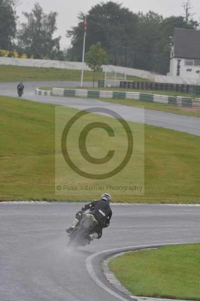 Mallory park Leicestershire;Mallory park photographs;Motorcycle action photographs;event digital images;eventdigitalimages;mallory park;no limits trackday;peter wileman photography;trackday;trackday digital images;trackday photos