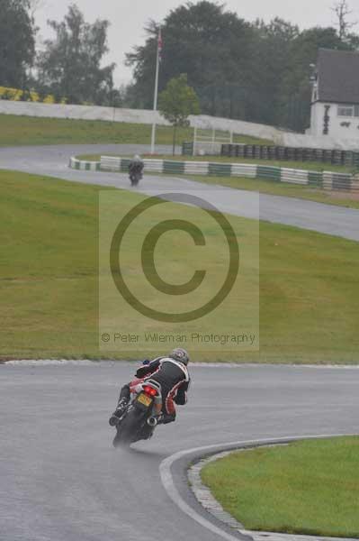 Mallory park Leicestershire;Mallory park photographs;Motorcycle action photographs;event digital images;eventdigitalimages;mallory park;no limits trackday;peter wileman photography;trackday;trackday digital images;trackday photos