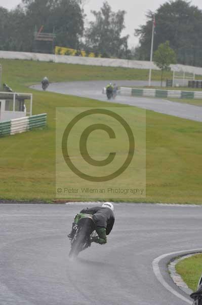Mallory park Leicestershire;Mallory park photographs;Motorcycle action photographs;event digital images;eventdigitalimages;mallory park;no limits trackday;peter wileman photography;trackday;trackday digital images;trackday photos
