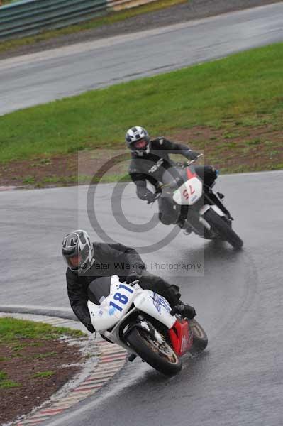 Mallory park Leicestershire;Mallory park photographs;Motorcycle action photographs;event digital images;eventdigitalimages;mallory park;no limits trackday;peter wileman photography;trackday;trackday digital images;trackday photos