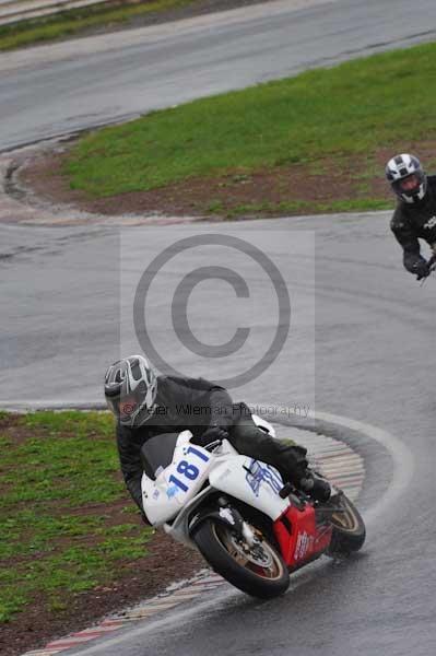 Mallory park Leicestershire;Mallory park photographs;Motorcycle action photographs;event digital images;eventdigitalimages;mallory park;no limits trackday;peter wileman photography;trackday;trackday digital images;trackday photos