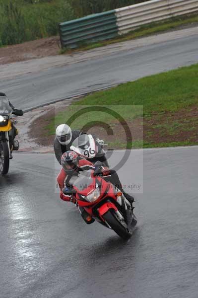 Mallory park Leicestershire;Mallory park photographs;Motorcycle action photographs;event digital images;eventdigitalimages;mallory park;no limits trackday;peter wileman photography;trackday;trackday digital images;trackday photos
