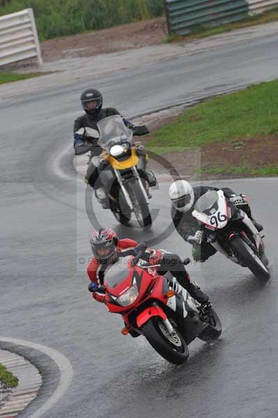 Mallory park Leicestershire;Mallory park photographs;Motorcycle action photographs;event digital images;eventdigitalimages;mallory park;no limits trackday;peter wileman photography;trackday;trackday digital images;trackday photos