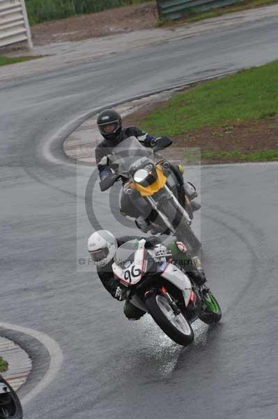 Mallory park Leicestershire;Mallory park photographs;Motorcycle action photographs;event digital images;eventdigitalimages;mallory park;no limits trackday;peter wileman photography;trackday;trackday digital images;trackday photos