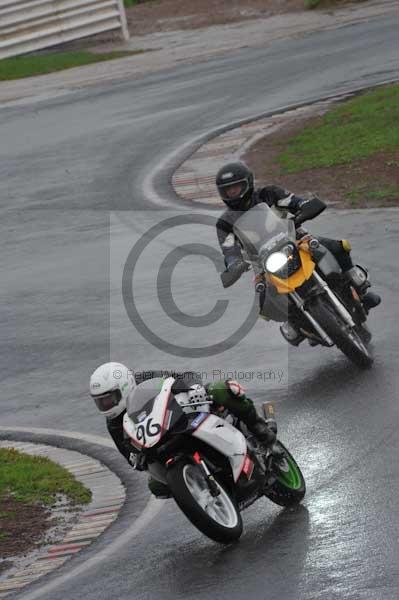 Mallory park Leicestershire;Mallory park photographs;Motorcycle action photographs;event digital images;eventdigitalimages;mallory park;no limits trackday;peter wileman photography;trackday;trackday digital images;trackday photos