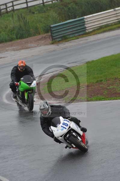 Mallory park Leicestershire;Mallory park photographs;Motorcycle action photographs;event digital images;eventdigitalimages;mallory park;no limits trackday;peter wileman photography;trackday;trackday digital images;trackday photos