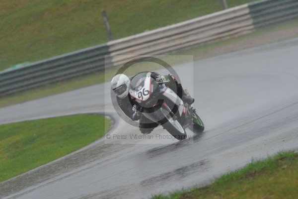 Mallory park Leicestershire;Mallory park photographs;Motorcycle action photographs;event digital images;eventdigitalimages;mallory park;no limits trackday;peter wileman photography;trackday;trackday digital images;trackday photos