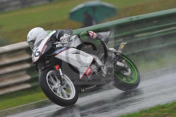 Mallory park Leicestershire;Mallory park photographs;Motorcycle action photographs;event digital images;eventdigitalimages;mallory park;no limits trackday;peter wileman photography;trackday;trackday digital images;trackday photos
