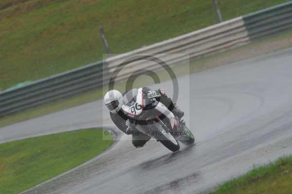Mallory park Leicestershire;Mallory park photographs;Motorcycle action photographs;event digital images;eventdigitalimages;mallory park;no limits trackday;peter wileman photography;trackday;trackday digital images;trackday photos