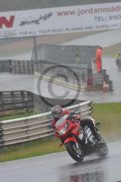 Mallory park Leicestershire;Mallory park photographs;Motorcycle action photographs;event digital images;eventdigitalimages;mallory park;no limits trackday;peter wileman photography;trackday;trackday digital images;trackday photos