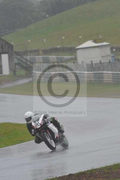 Mallory park Leicestershire;Mallory park photographs;Motorcycle action photographs;event digital images;eventdigitalimages;mallory park;no limits trackday;peter wileman photography;trackday;trackday digital images;trackday photos