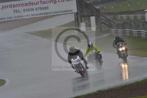 Mallory park Leicestershire;Mallory park photographs;Motorcycle action photographs;event digital images;eventdigitalimages;mallory park;no limits trackday;peter wileman photography;trackday;trackday digital images;trackday photos