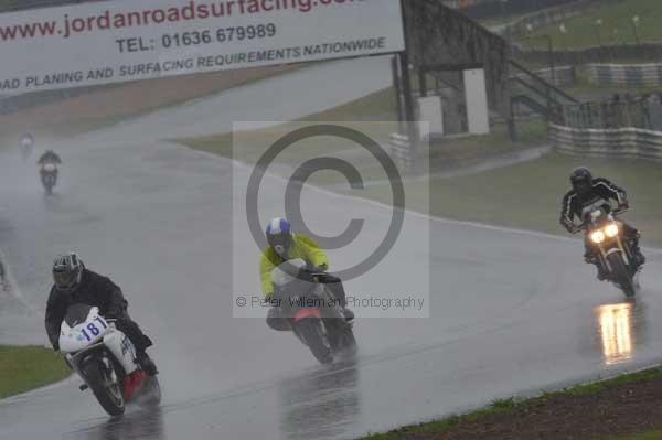 Mallory park Leicestershire;Mallory park photographs;Motorcycle action photographs;event digital images;eventdigitalimages;mallory park;no limits trackday;peter wileman photography;trackday;trackday digital images;trackday photos