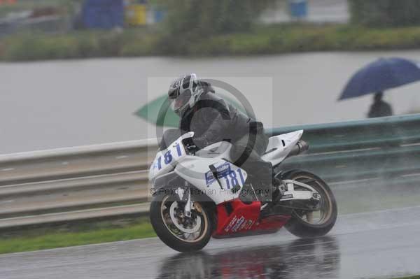 Mallory park Leicestershire;Mallory park photographs;Motorcycle action photographs;event digital images;eventdigitalimages;mallory park;no limits trackday;peter wileman photography;trackday;trackday digital images;trackday photos