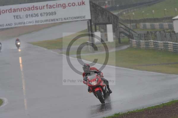 Mallory park Leicestershire;Mallory park photographs;Motorcycle action photographs;event digital images;eventdigitalimages;mallory park;no limits trackday;peter wileman photography;trackday;trackday digital images;trackday photos