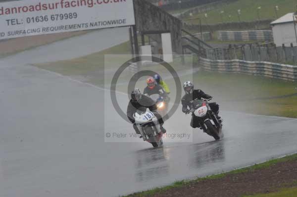 Mallory park Leicestershire;Mallory park photographs;Motorcycle action photographs;event digital images;eventdigitalimages;mallory park;no limits trackday;peter wileman photography;trackday;trackday digital images;trackday photos