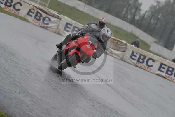 Mallory park Leicestershire;Mallory park photographs;Motorcycle action photographs;event digital images;eventdigitalimages;mallory park;no limits trackday;peter wileman photography;trackday;trackday digital images;trackday photos