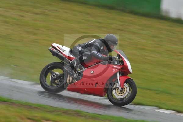Mallory park Leicestershire;Mallory park photographs;Motorcycle action photographs;event digital images;eventdigitalimages;mallory park;no limits trackday;peter wileman photography;trackday;trackday digital images;trackday photos