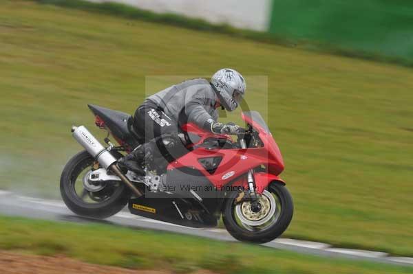 Mallory park Leicestershire;Mallory park photographs;Motorcycle action photographs;event digital images;eventdigitalimages;mallory park;no limits trackday;peter wileman photography;trackday;trackday digital images;trackday photos