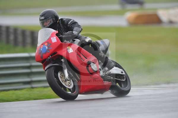 Mallory park Leicestershire;Mallory park photographs;Motorcycle action photographs;event digital images;eventdigitalimages;mallory park;no limits trackday;peter wileman photography;trackday;trackday digital images;trackday photos