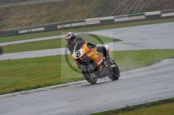 Mallory park Leicestershire;Mallory park photographs;Motorcycle action photographs;event digital images;eventdigitalimages;mallory park;no limits trackday;peter wileman photography;trackday;trackday digital images;trackday photos