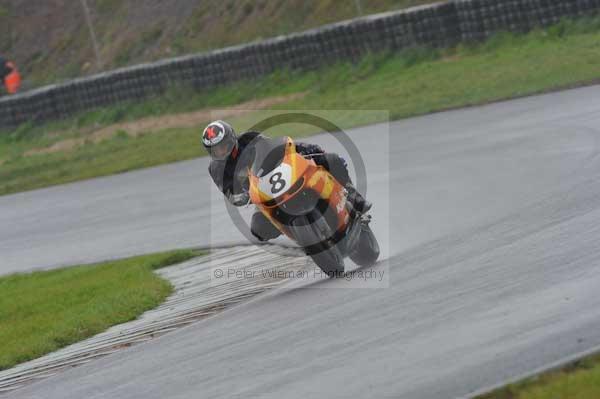 Mallory park Leicestershire;Mallory park photographs;Motorcycle action photographs;event digital images;eventdigitalimages;mallory park;no limits trackday;peter wileman photography;trackday;trackday digital images;trackday photos