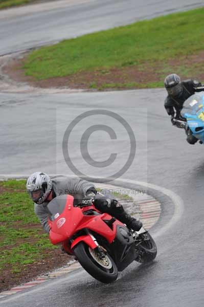 Mallory park Leicestershire;Mallory park photographs;Motorcycle action photographs;event digital images;eventdigitalimages;mallory park;no limits trackday;peter wileman photography;trackday;trackday digital images;trackday photos