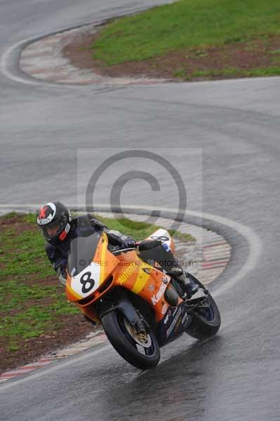 Mallory park Leicestershire;Mallory park photographs;Motorcycle action photographs;event digital images;eventdigitalimages;mallory park;no limits trackday;peter wileman photography;trackday;trackday digital images;trackday photos