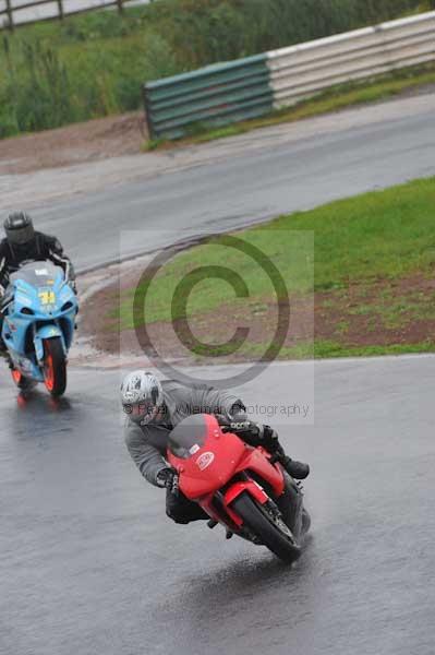 Mallory park Leicestershire;Mallory park photographs;Motorcycle action photographs;event digital images;eventdigitalimages;mallory park;no limits trackday;peter wileman photography;trackday;trackday digital images;trackday photos