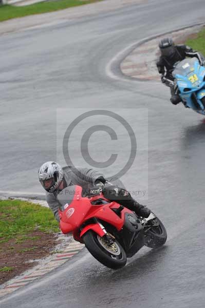 Mallory park Leicestershire;Mallory park photographs;Motorcycle action photographs;event digital images;eventdigitalimages;mallory park;no limits trackday;peter wileman photography;trackday;trackday digital images;trackday photos